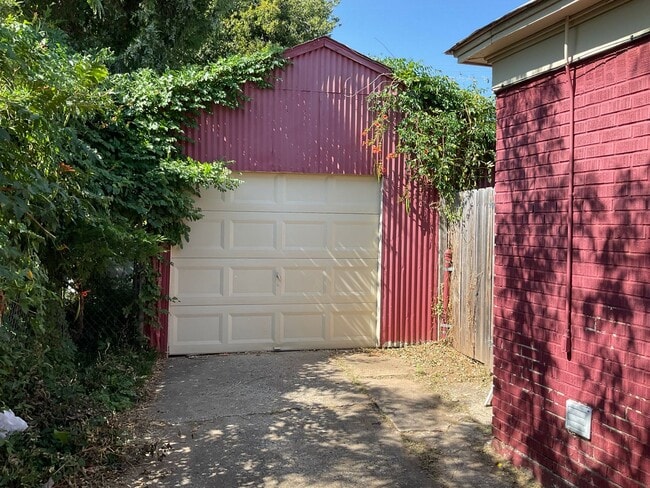 Photo - Great location!