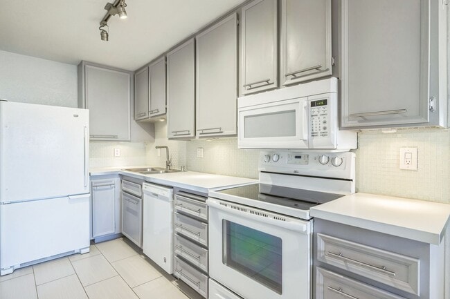 Palm Springs Villas II - Remodeled Upstair... - Palm Springs Villas II - Remodeled Upstair... Condo Unit L216