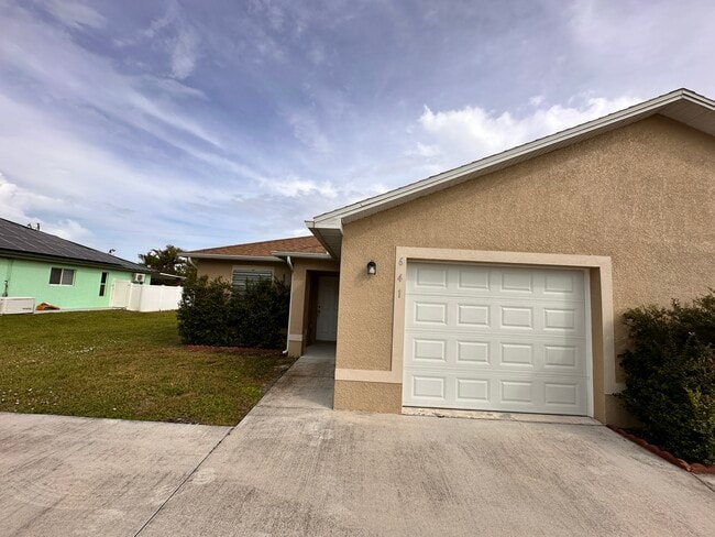 Photo - 641 SE 12th Ct