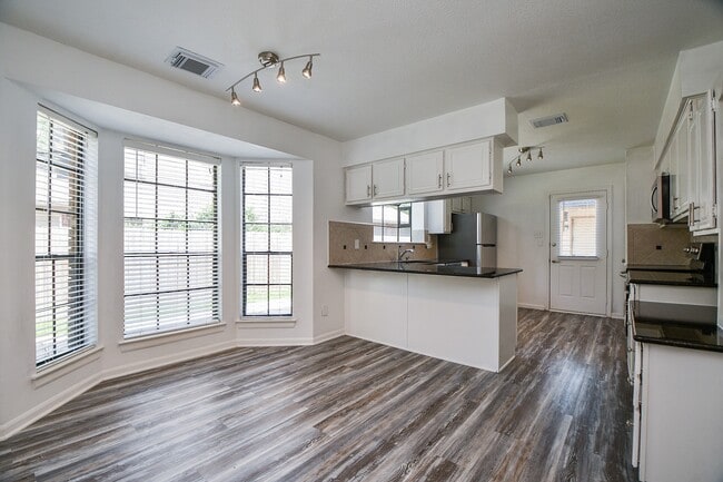 Photo - 3934 Forest Village Dr