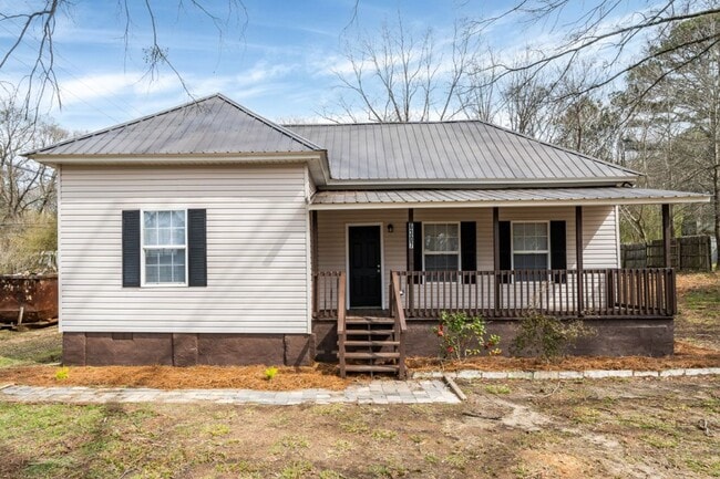Building Photo - Updated 2 Bedroom, 1 Bath Home with Modern...