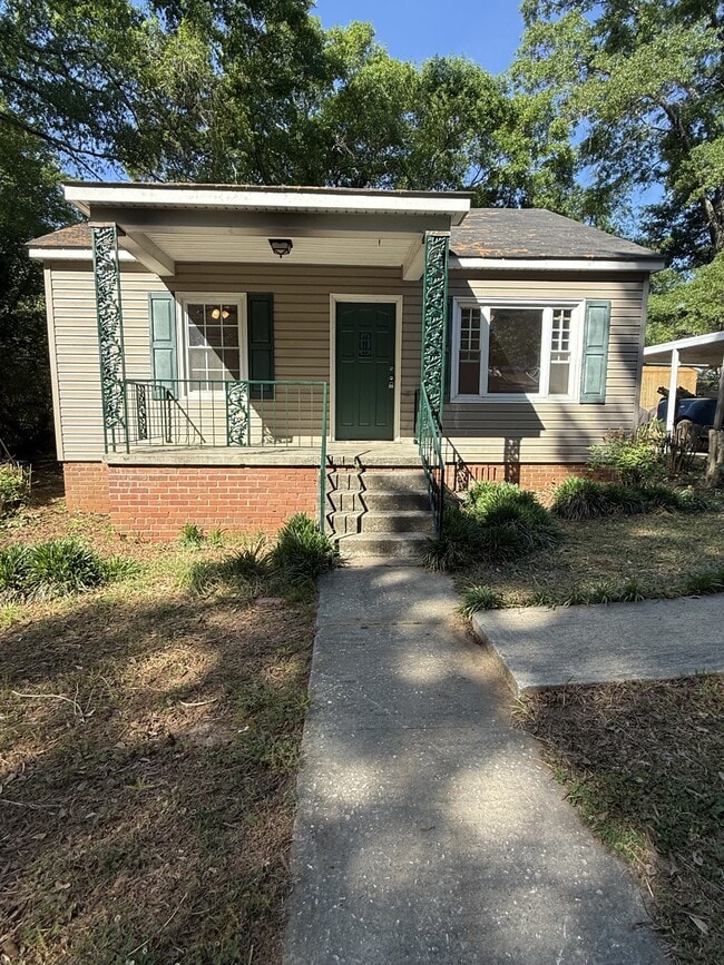 Photo - 650 Ave F NE