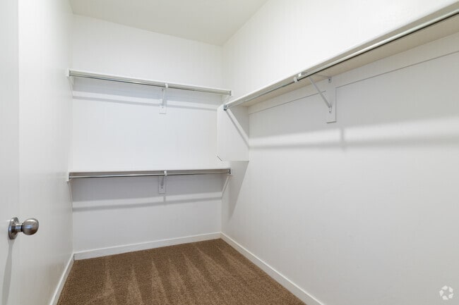 2BR, 2BA - 1,100SF - Aderra Apartments
