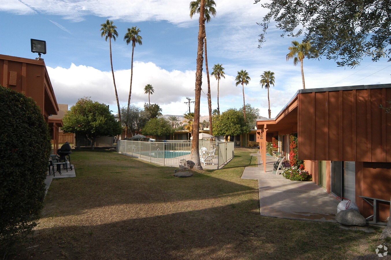 Photo - Tiki Gardens Apartments