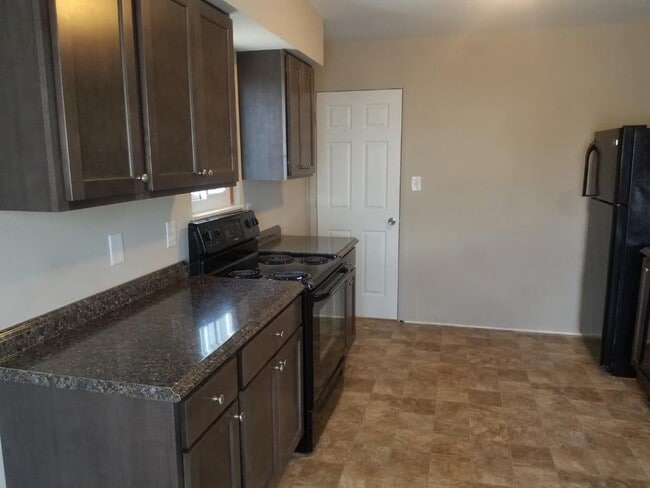 Photo - 22412 Milner St