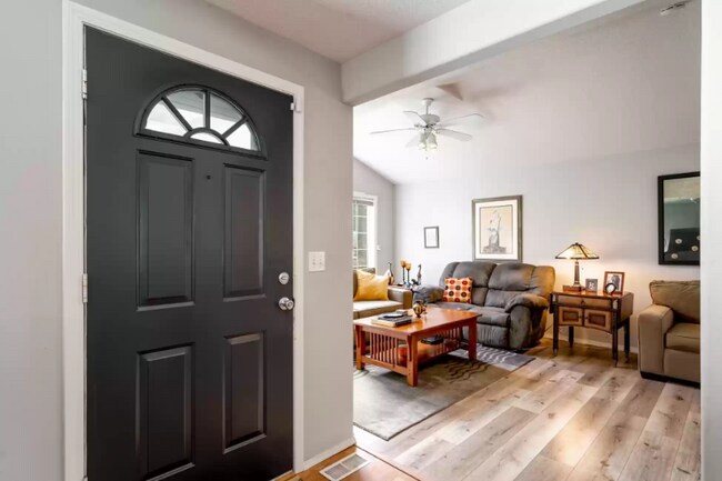 Photo - 6006 NW Lincoln Ave