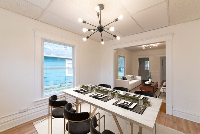 Photo - 418 W Saginaw St