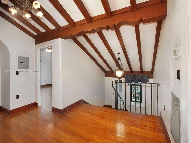 Photo - 339 NE 96th St