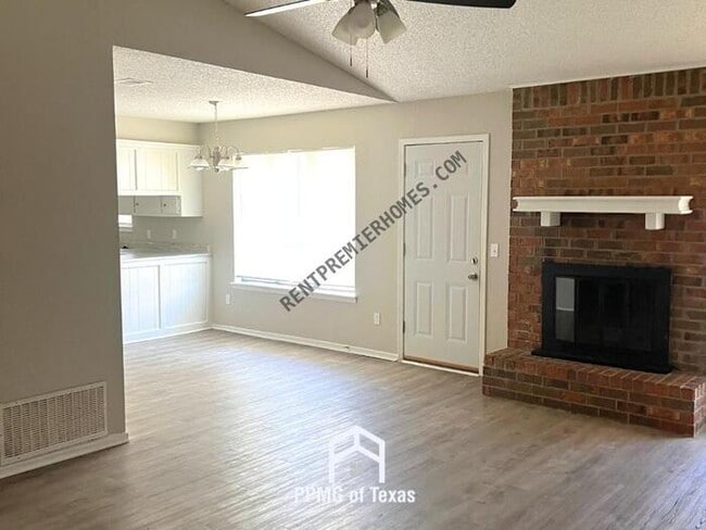 Photo - 1812 Mark Trail