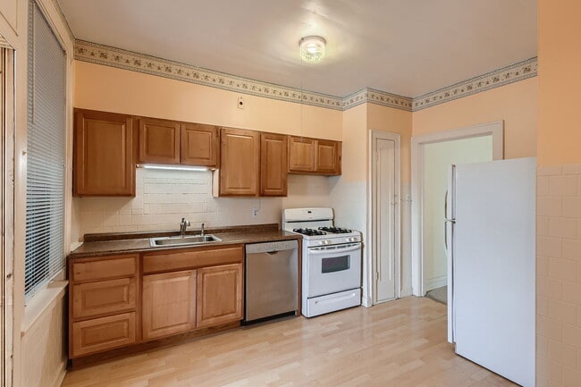 Photo - 3529 N Lowell Ave Unidad 2N