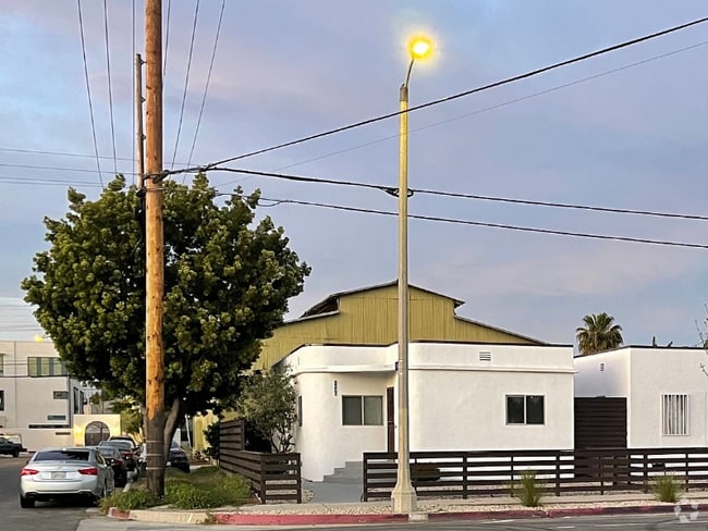 Building Photo - 2835 Obama Blvd Rental