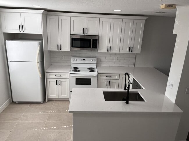 Photo - 7617 Tamarind Ave