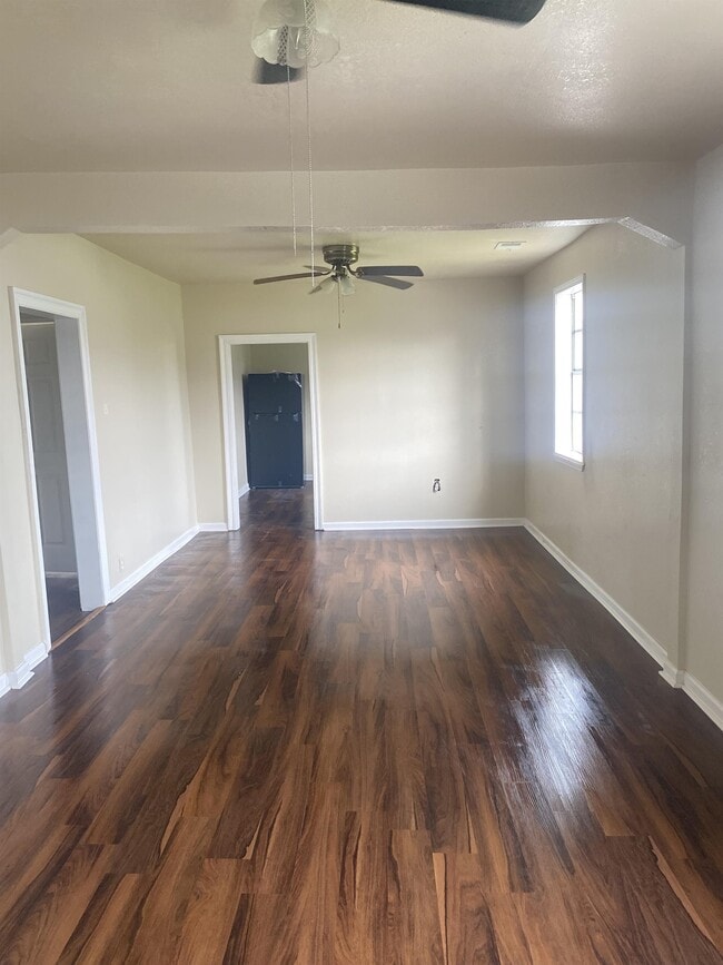 Photo - 520 Robinson Ave