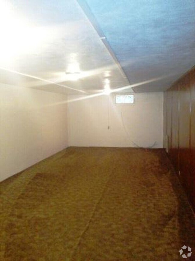 Building Photo - Clean, Spacious, and Rent Ready 2 bedroom ... Rental