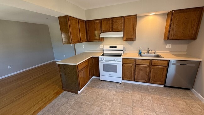 Photo - 2 BR with hardwood, private entrance/deck,... Unit 678-2