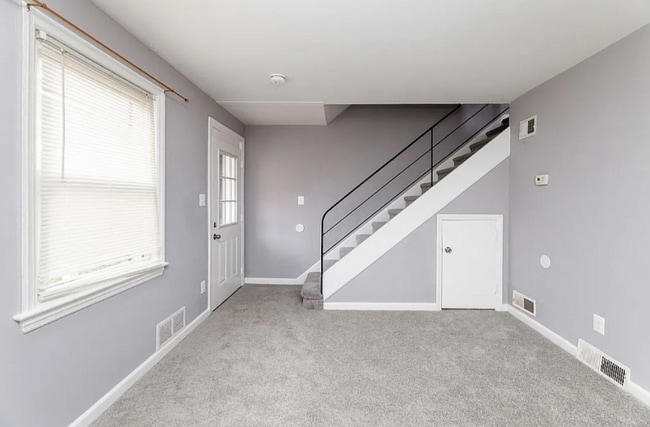 Photo - 2570 Iverson St