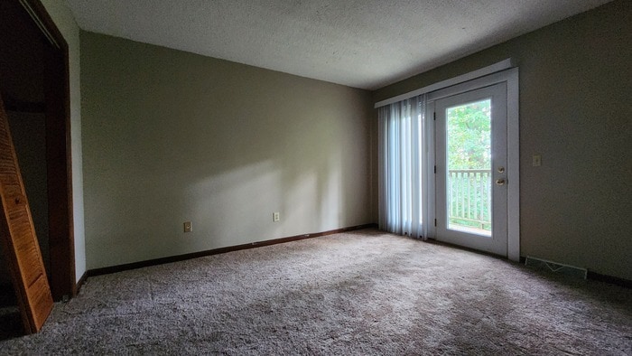 Renovated townhome in Linden Square. - Renovated townhome in Linden Square.