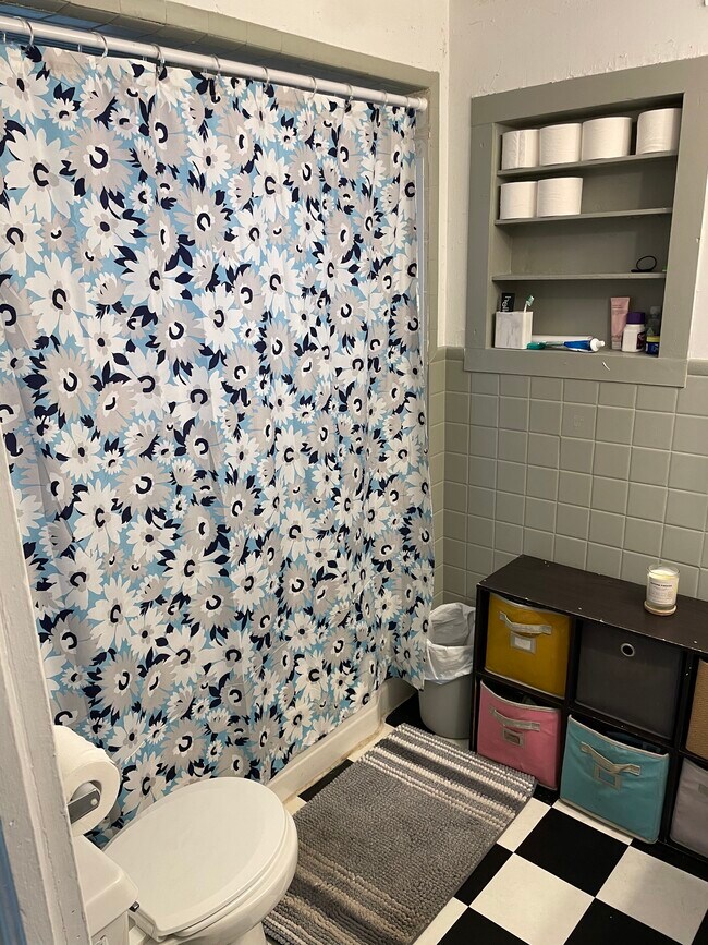 Photo - 168 W 8th St