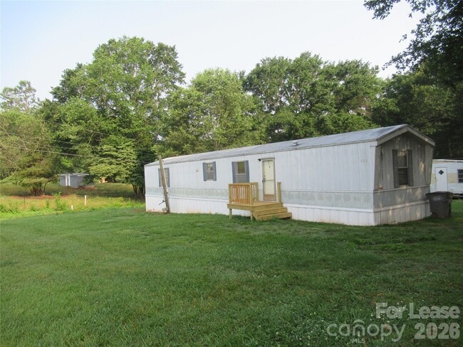 Building Photo - 2400 Skyview Ln