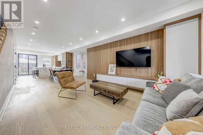 Photo - 431 Roxton Rd