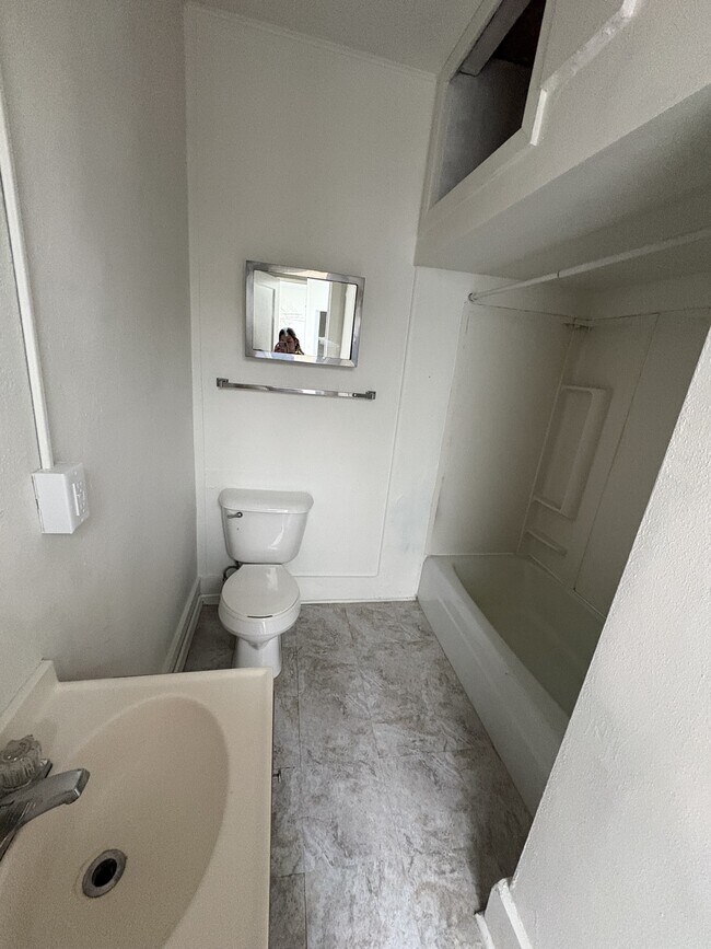 208 N Maple St Unit 3