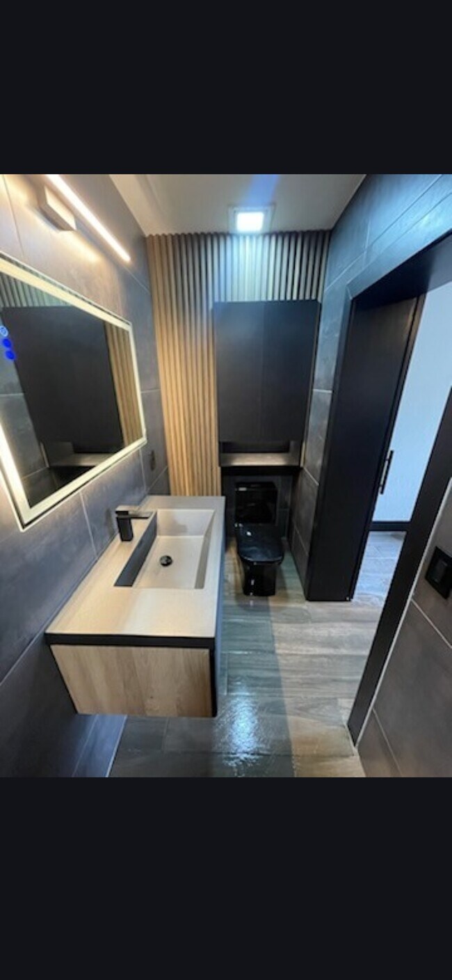 Photo - 7009 Kingsbury Cir Unidad Hard Rock Studio Apartmen