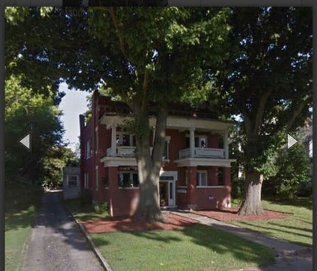 Photo - MOVE IN SPECIAL SPECIAL IN DETAILS! Tons of space in this Charming 1 Bedroom 1 bath with bonus room