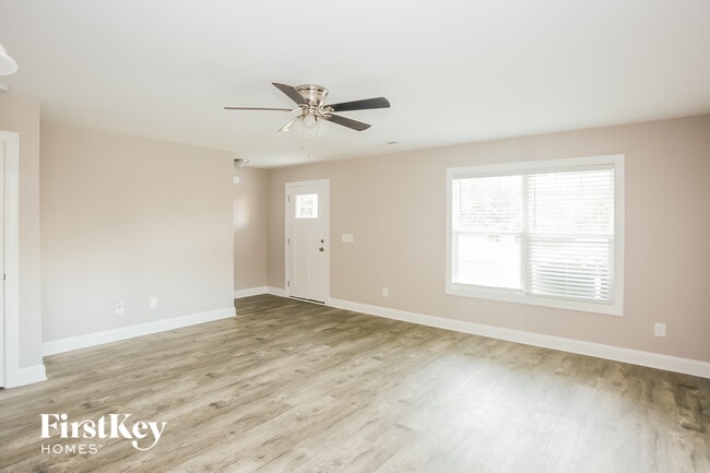 214 Parkway Ave NW