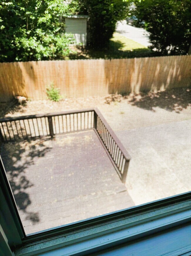 Photo - 220 Bladen St