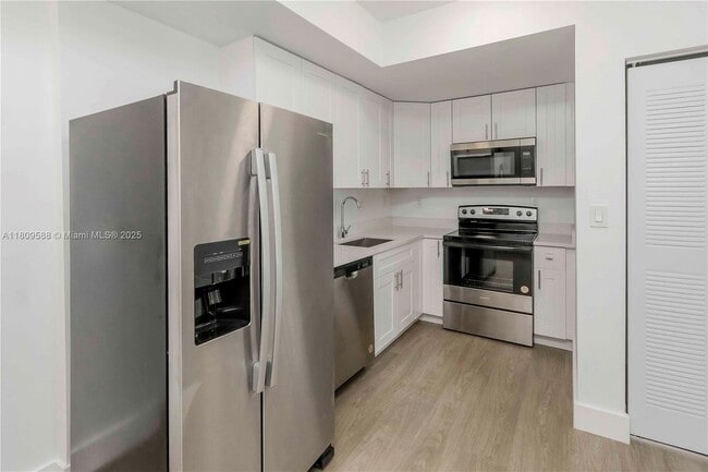 Photo - 1620 NW 18th St Unit 202