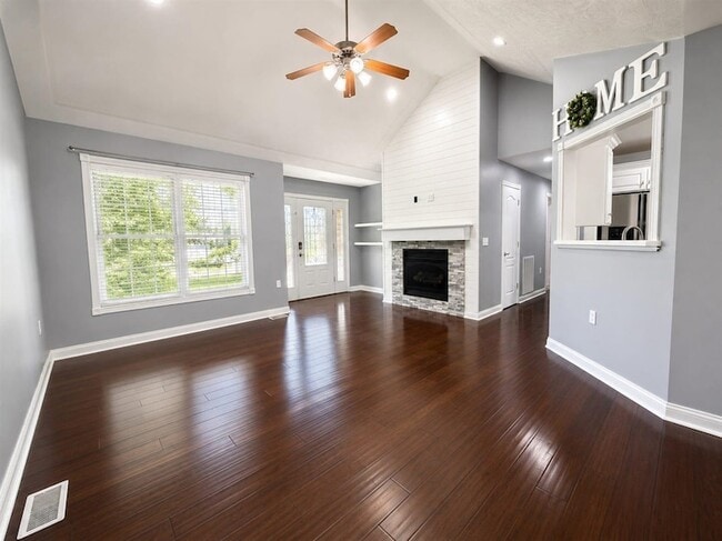 Photo - 1284 Trillium Ln