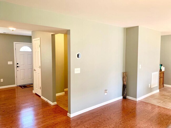 Foyer leading into living room - 5082 Cobblestone Creek Dr