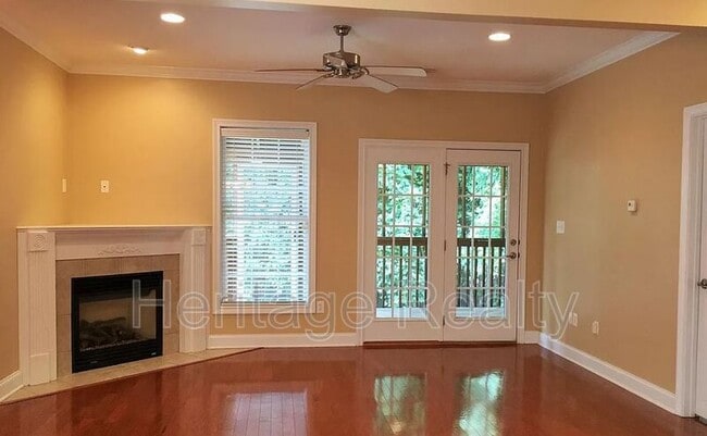 Photo - 655 Yorkland Way