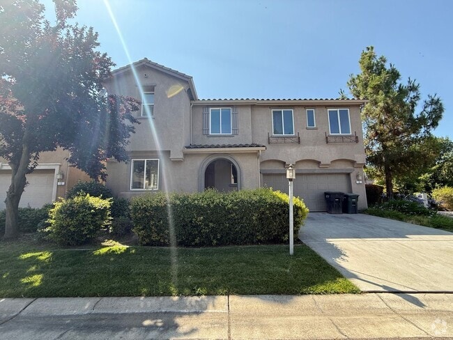 Building Photo - 2-story 4bed 2.5bath home available in Nor...