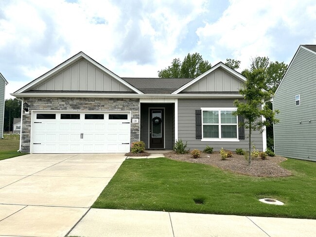 Charming Ranch Home w/Flex Space - Charming Ranch Home w/Flex Space