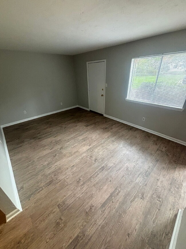 Photo - Two Bedroom Apartment on Blairstone Road Unidad Apt C