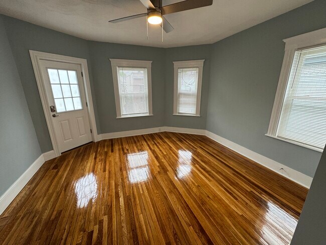 Photo - 35 Cameron Ave Unidad 2