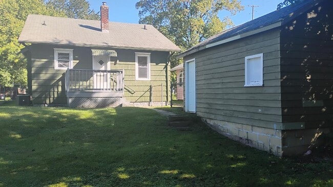 243 Damon St