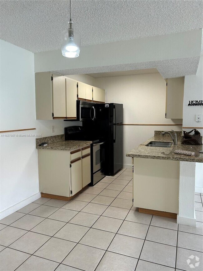 Building Photo - 15551 SW 104th Terrace Unit 812 Rental