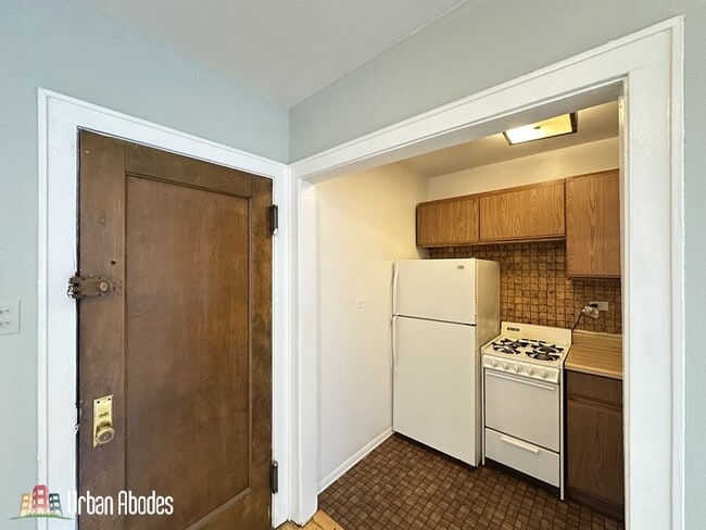 Photo - 727 W Belmont Ave Unit J09W