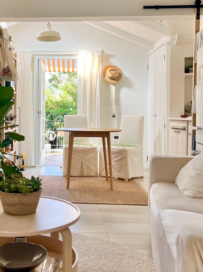 Guesthouse is available furnished or unfurnished