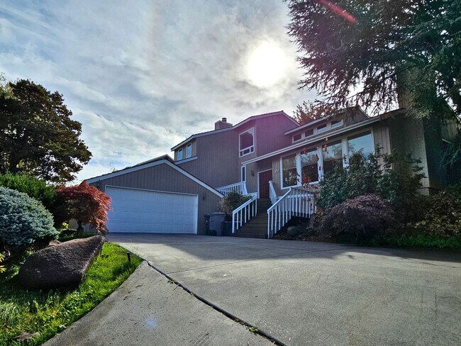 Photo - *360 TOUR AVAILABLE* Split-Level House wit...