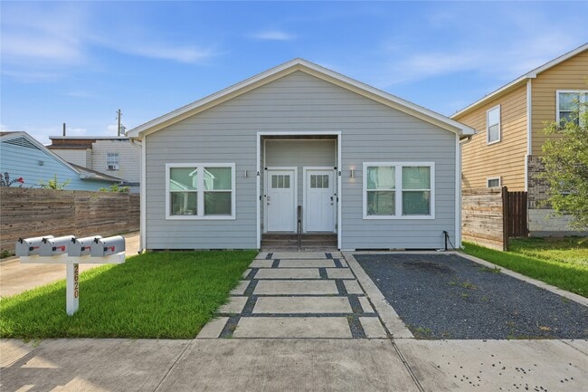 Building Photo - 2620 Delafield St Unit A
