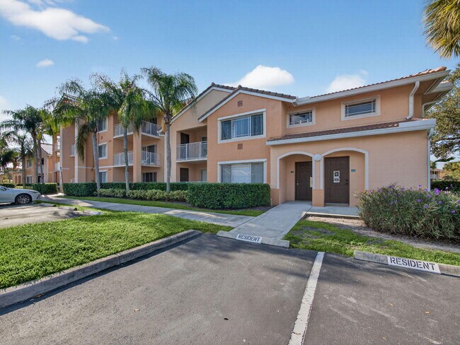 Photo - 121 SW Palm Dr Unit 107