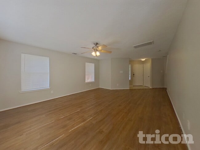 Photo - 33107 Cottonwood Bend