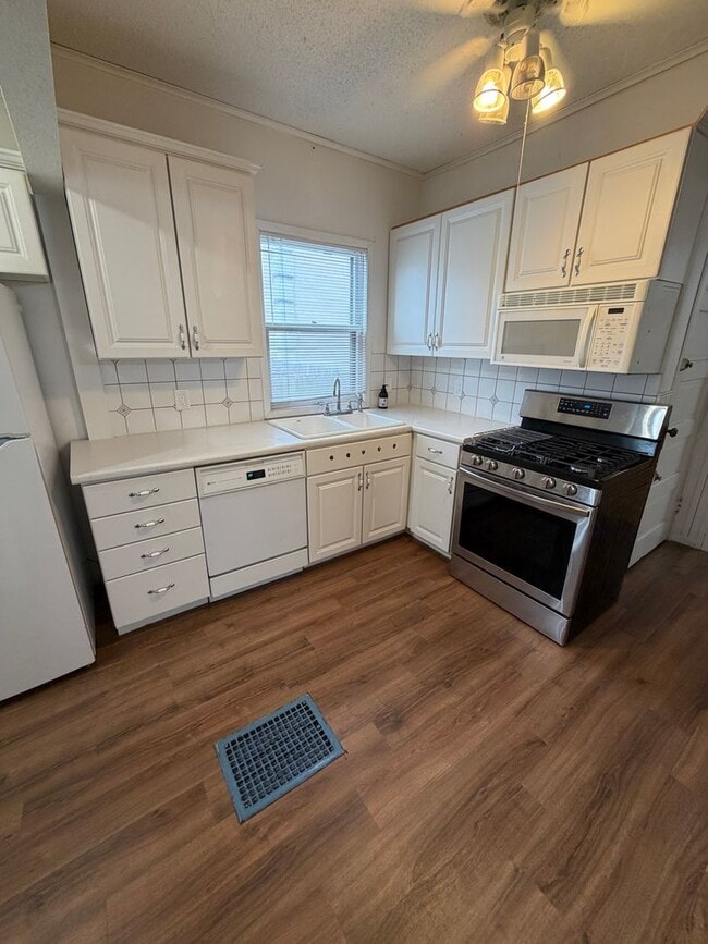 Photo - Spacious 4-Bedroom Home – Great Value in Des Moines!