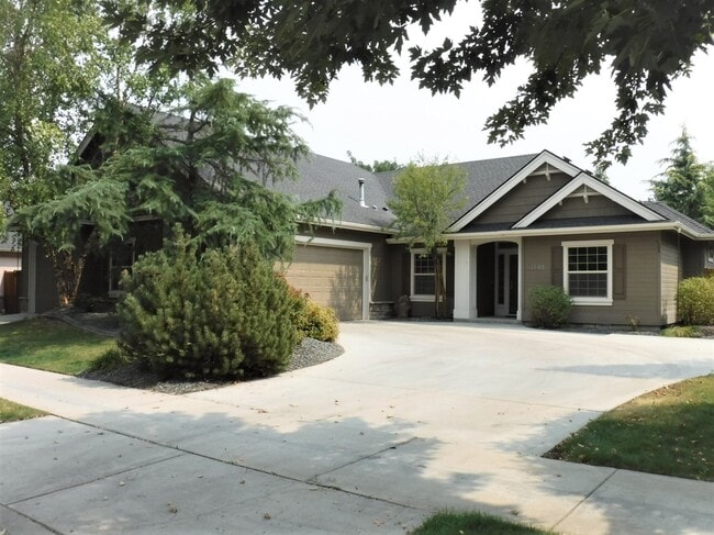 Building Photo - The perfect Eagle home with 3 bed, 3 bath, office, and bonus room! Located off Floating Feather b...