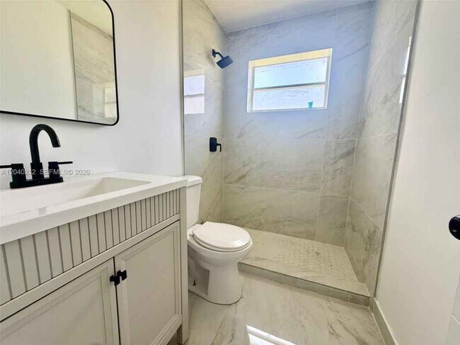 Photo - 730 SW 5th Ave