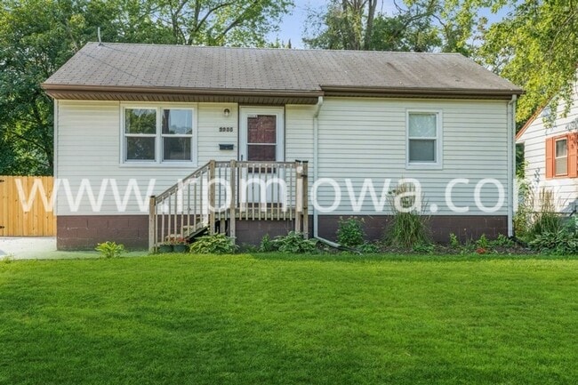 Building Photo - COZY RANCH!! 2 Bedroom, 1 Bathroom Home in Des Moines