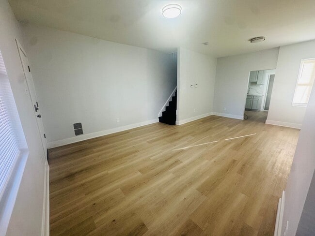Photo - Renovated 4bd/1bth House with Rear yard!! ...